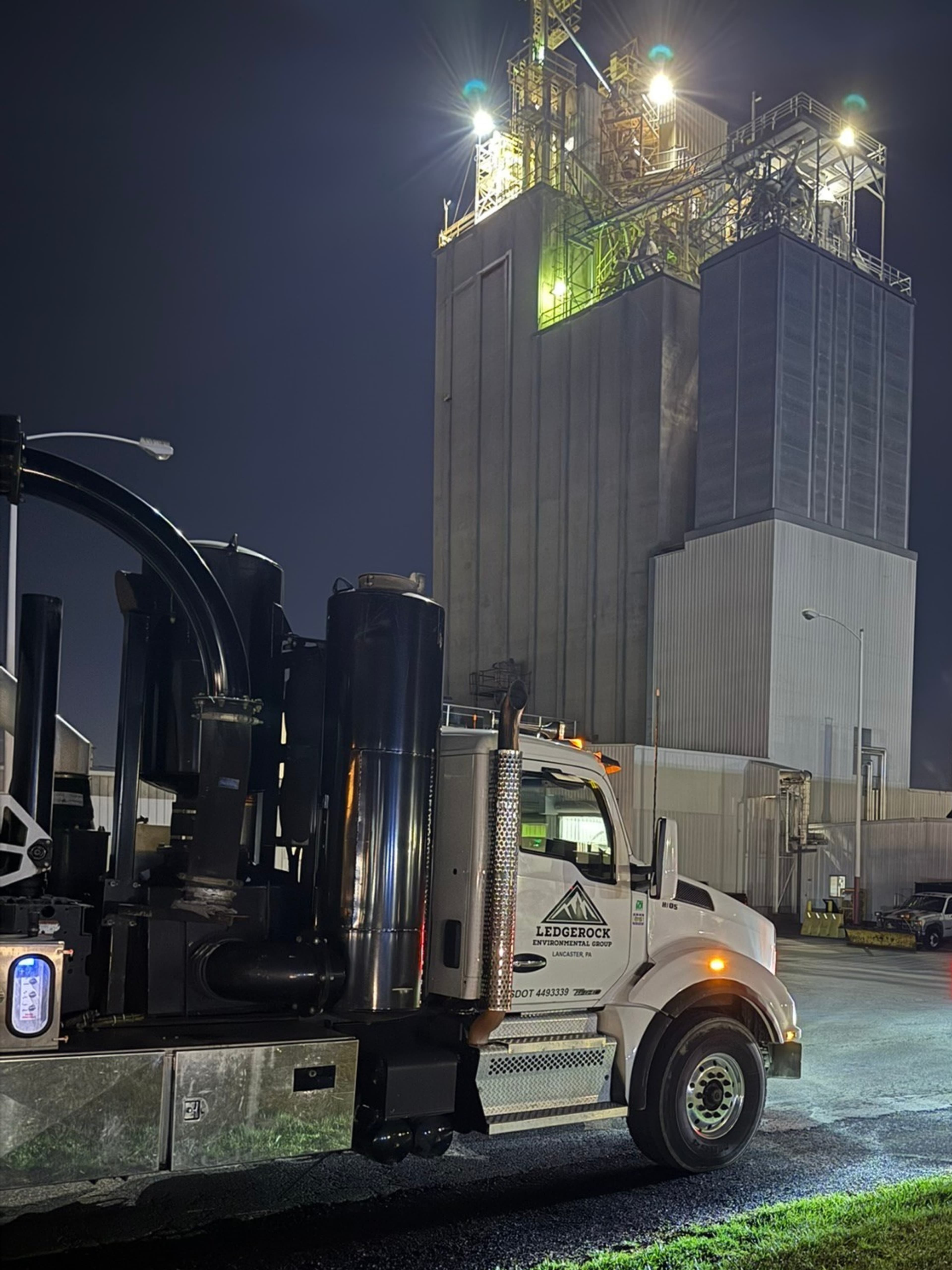 Ledgerock vac truck at Purina facility